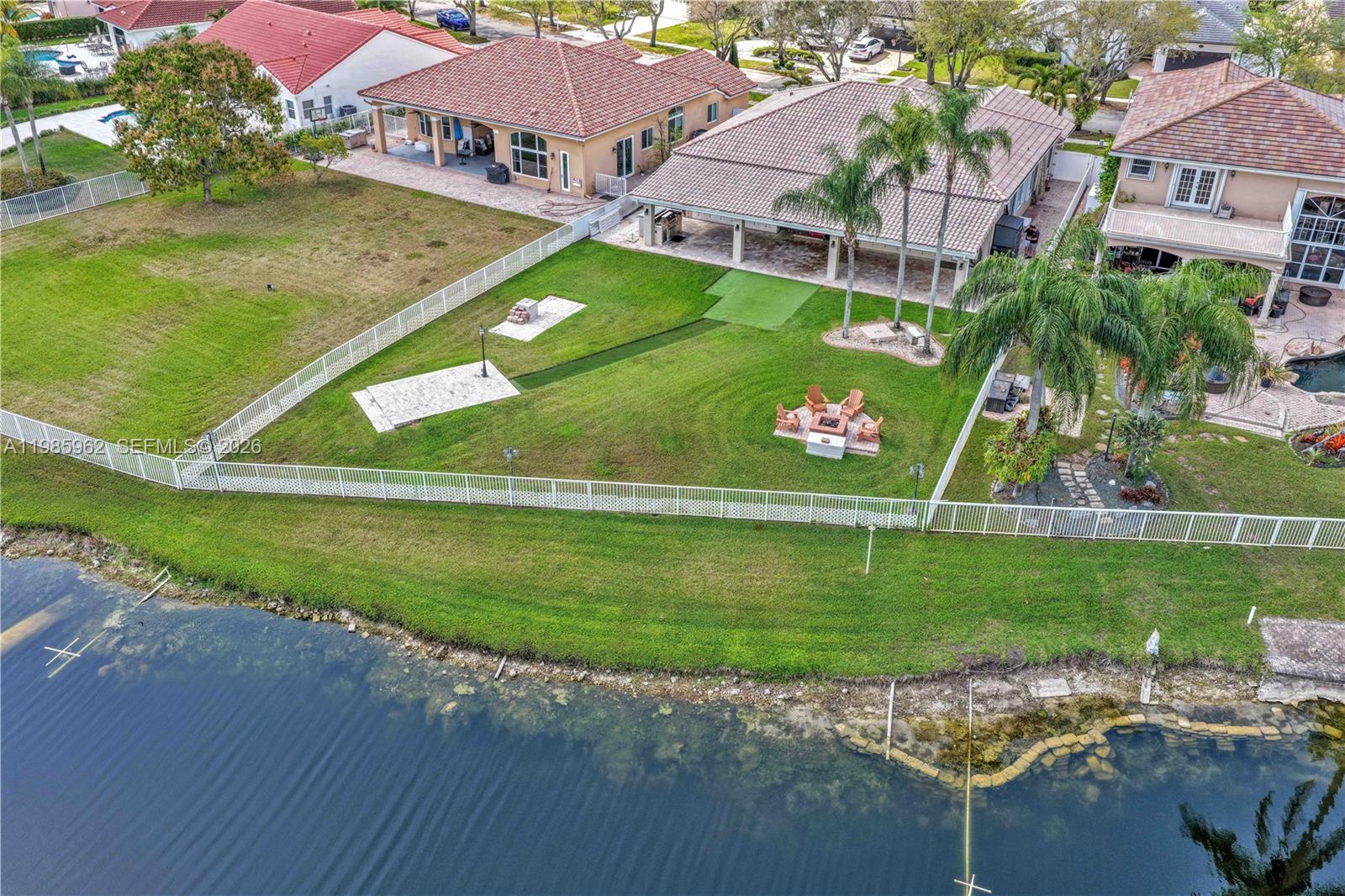 REPLAT OF COUNTRY LAKES - Residential