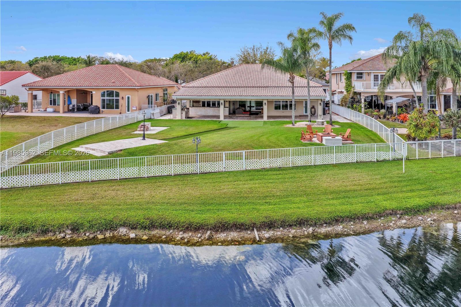 REPLAT OF COUNTRY LAKES - Residential