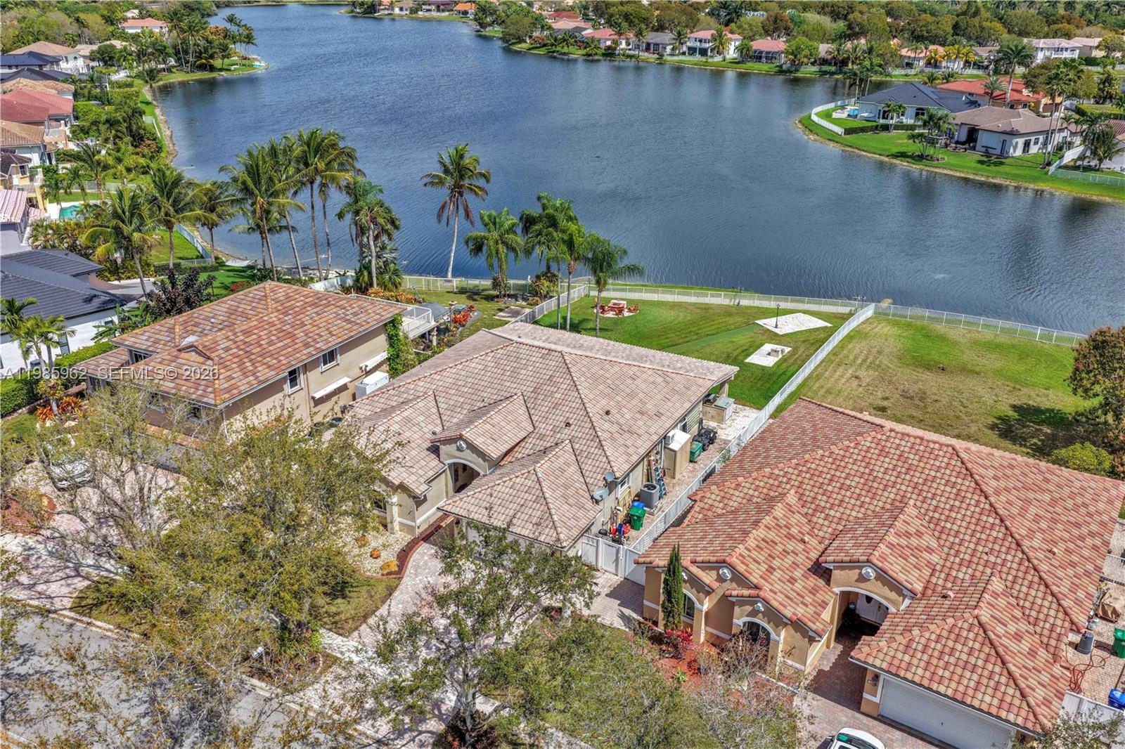 REPLAT OF COUNTRY LAKES - Residential