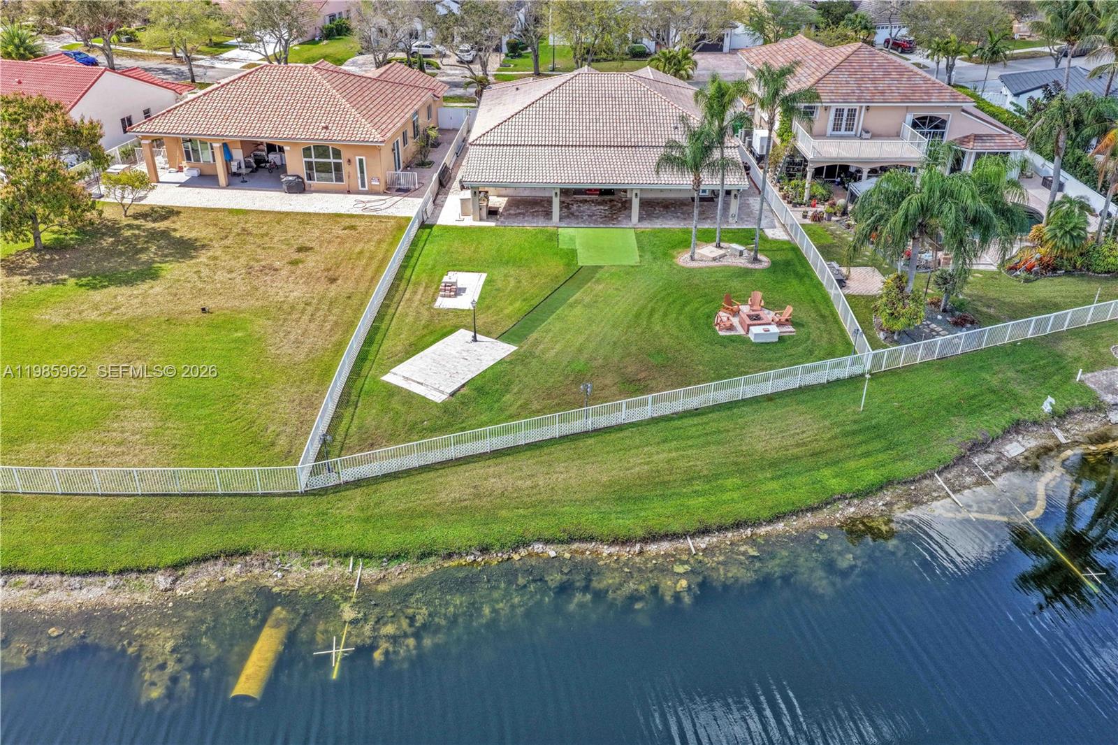 REPLAT OF COUNTRY LAKES - Residential