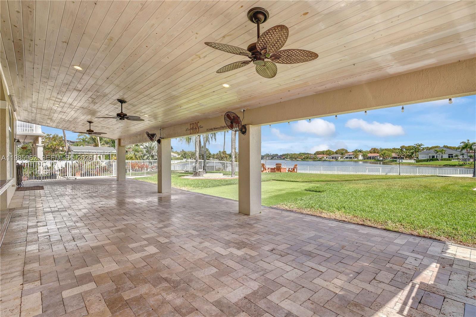 REPLAT OF COUNTRY LAKES - Residential