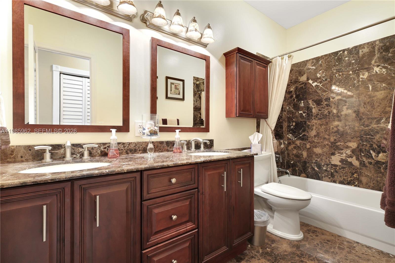 REPLAT OF COUNTRY LAKES - Residential