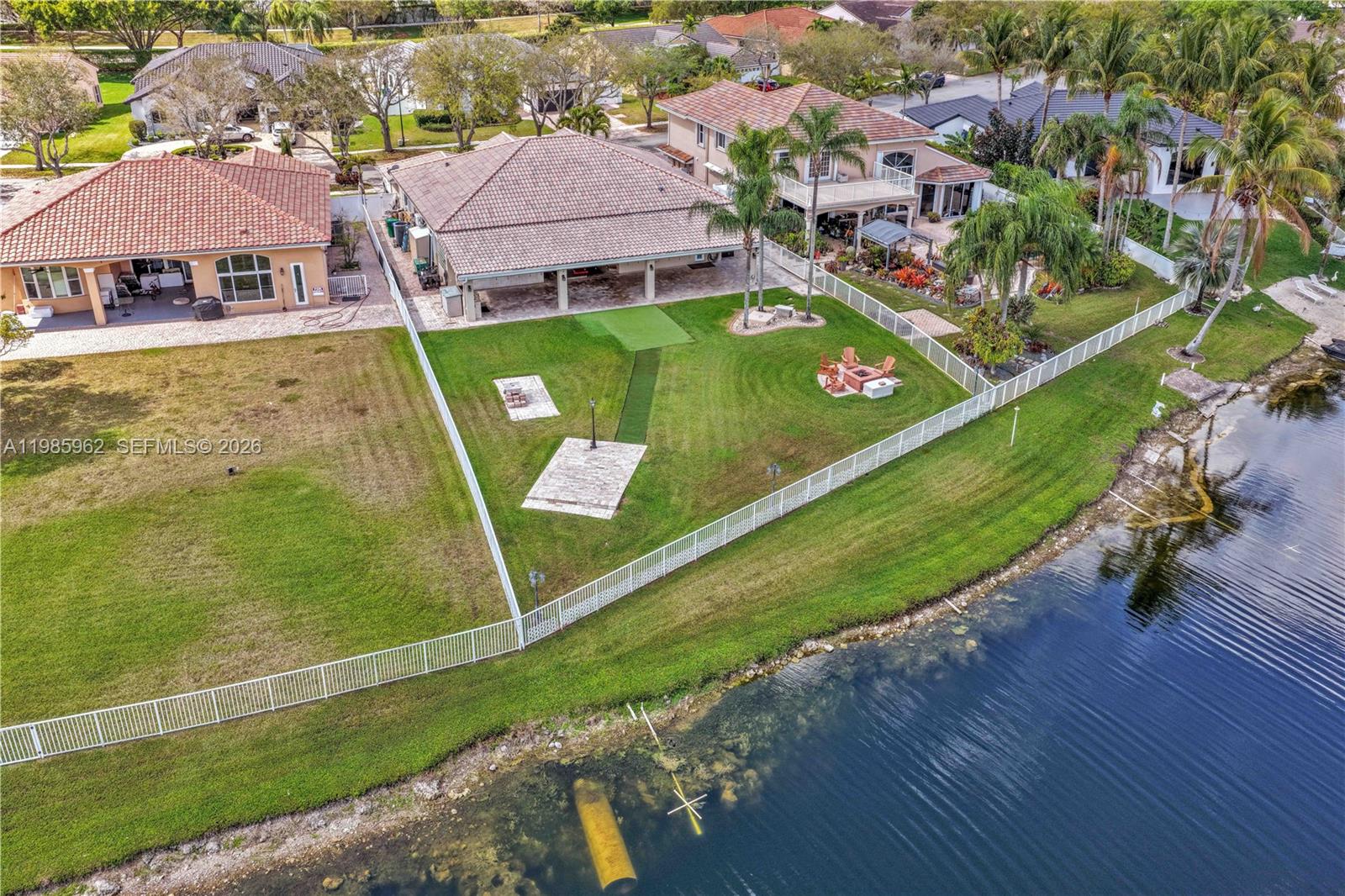 REPLAT OF COUNTRY LAKES - Residential