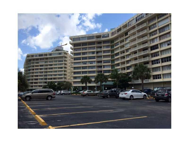 NICE RENTAL 1 BED 1 1/2 BATHS UNIT WITH NTERCOASTAL VIEW ,FRESHLY PAINTED,TILE FLOORS IN EXCELLENT LOCATION ACROSS FROM THE BEACH,NEAR MALLS,SHOPPING CENTERS AND RESTAURANTS.!!!!!!! ONE PARKING SPACE ONLY FOR THIS UNIT!!!!!!!NO PETS ALLOWED !!!!!!!!!NON SMOKERS TENANTS REQUESTED BY LANDLORD.