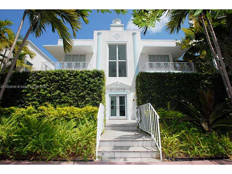 Property for Sale at 1751 James Av 101, Miami Beach, Miami-Dade County, Florida - Bedrooms: 2 
Bathrooms: 1  - $465,000