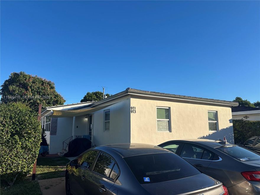 Beautiful duplex featuring two units, each offering 2 bedrooms, 1 bathroom, and a den. On-site parking available. The rear unit has been remodeled. Brand-new roof and new A/C system. Conveniently located close to the beach.