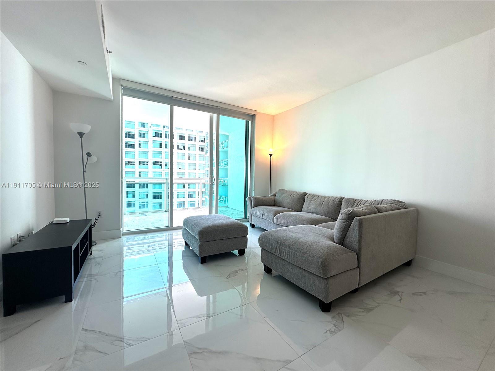 THE PLAZA 901 BRICKELL CO - Residential Lease