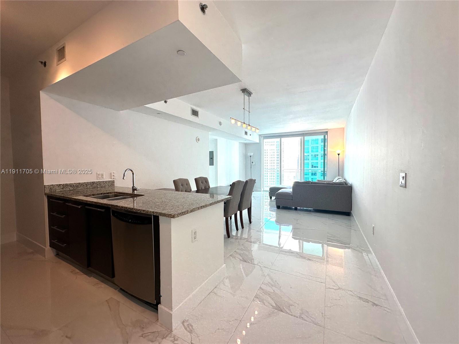 THE PLAZA 901 BRICKELL CO - Residential Lease