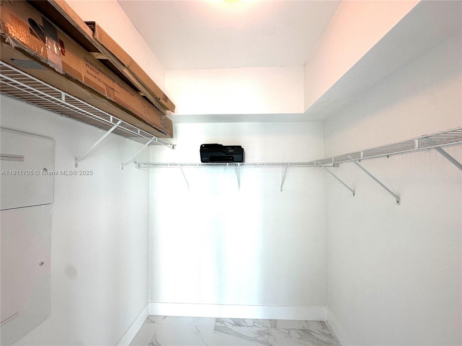 THE PLAZA 901 BRICKELL CO - Residential Lease