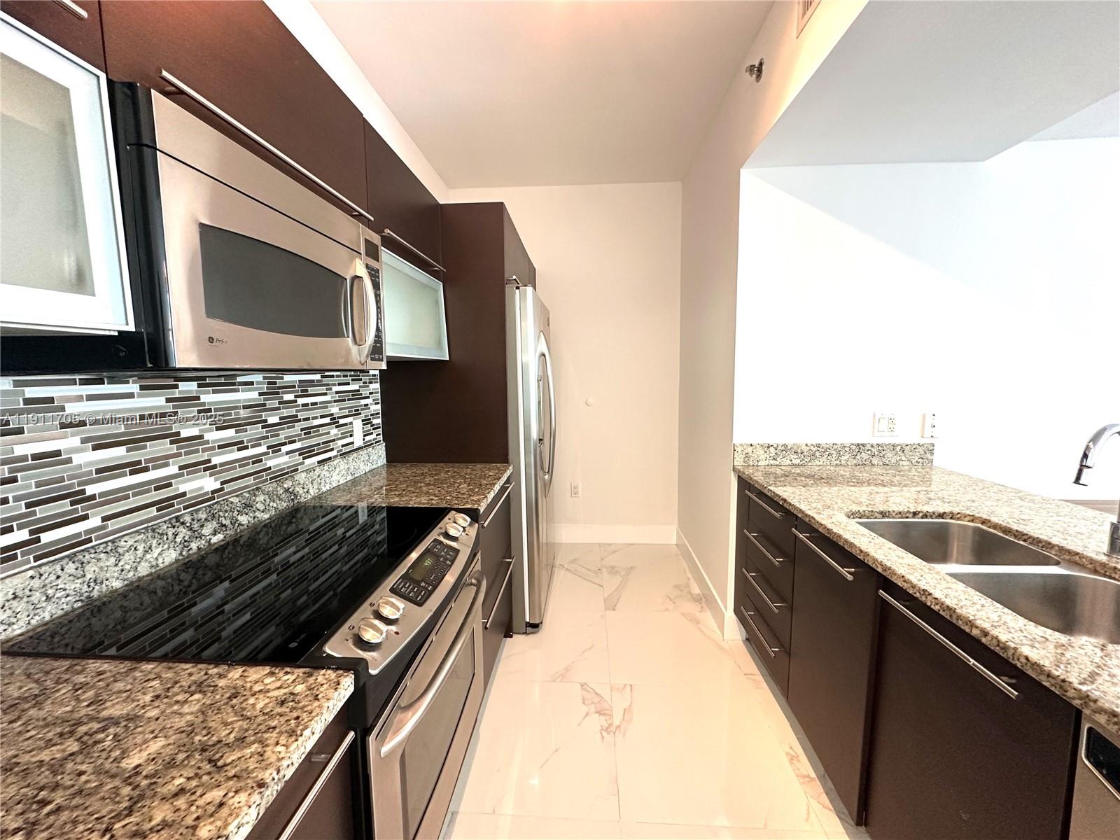 THE PLAZA 901 BRICKELL CO - Residential Lease