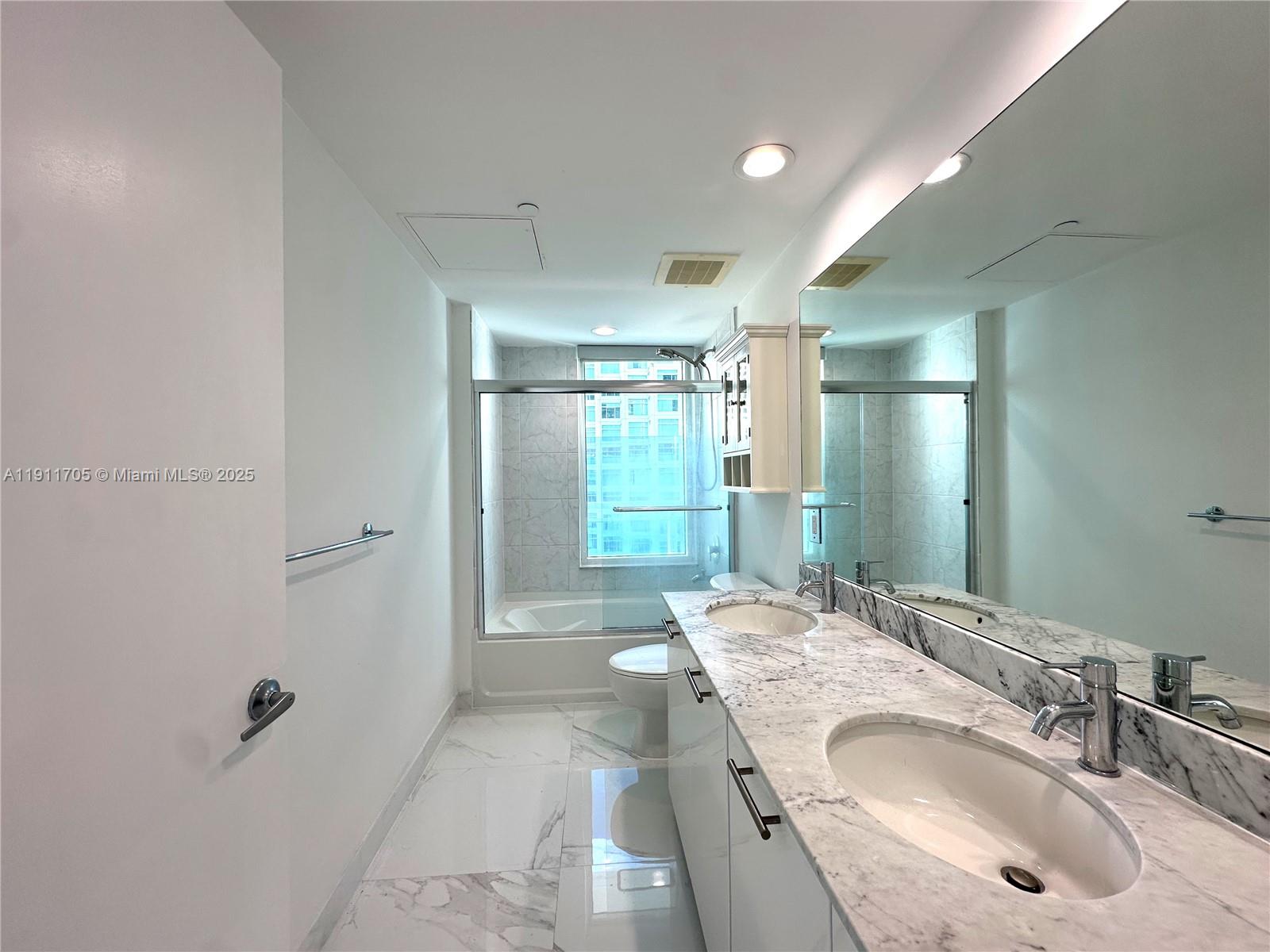 THE PLAZA 901 BRICKELL CO - Residential Lease