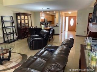 THE TOWNHOMES OF DORAL OA - Residential Lease