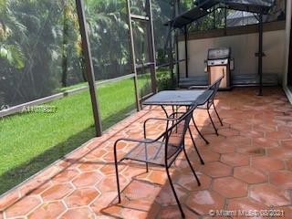 THE TOWNHOMES OF DORAL OA - Residential Lease