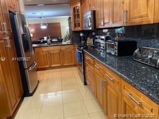 THE TOWNHOMES OF DORAL OA - Residential Lease