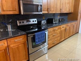 THE TOWNHOMES OF DORAL OA - Residential Lease