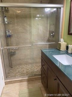 THE TOWNHOMES OF DORAL OA - Residential Lease