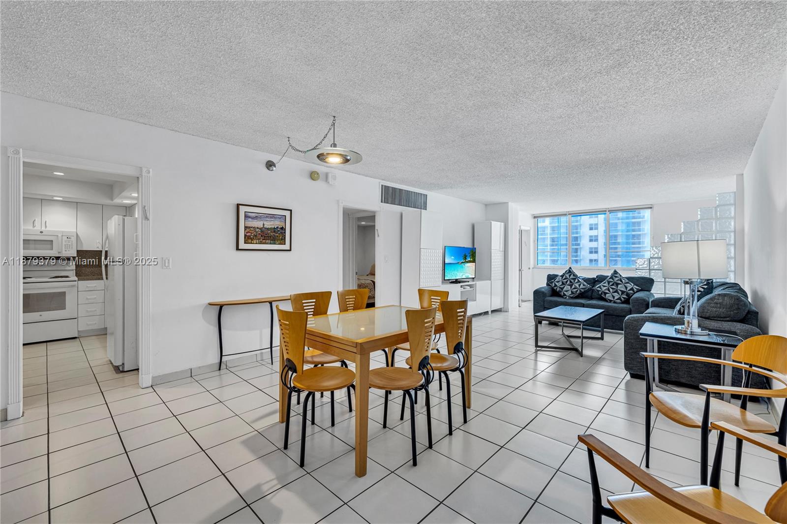 5005 Collins Ave 616