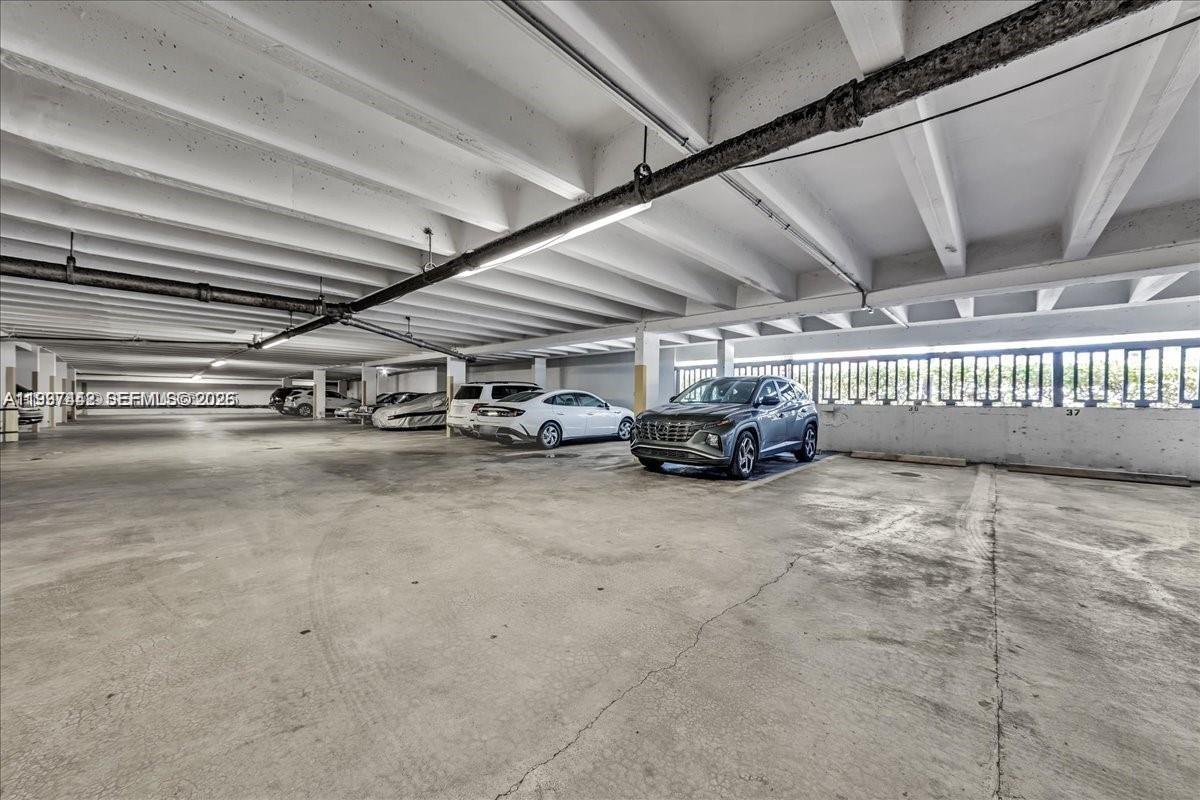 HOLLYWOOD TOWERS CONDO - Residential