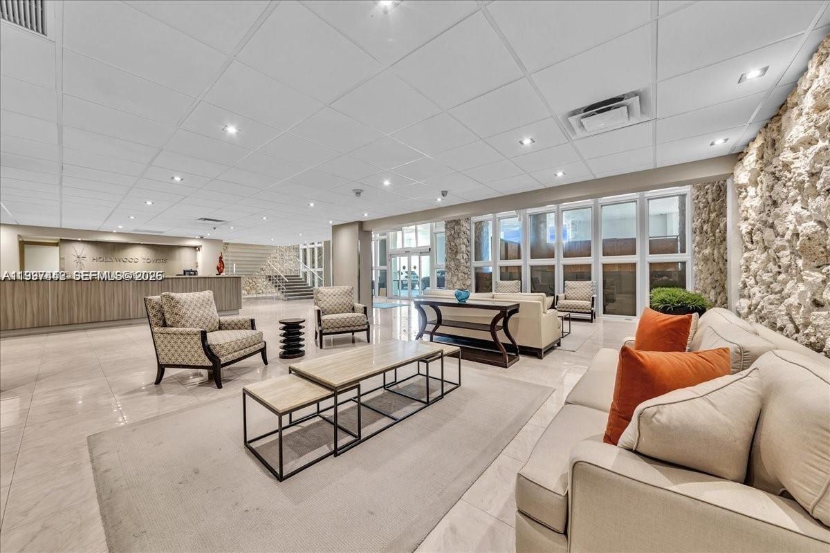 HOLLYWOOD TOWERS CONDO - Residential