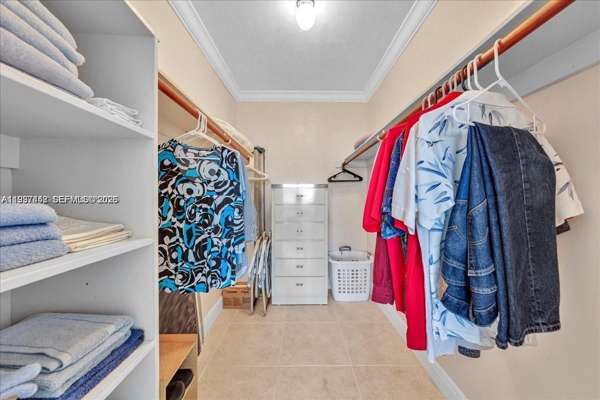 HOLLYWOOD TOWERS CONDO - Residential