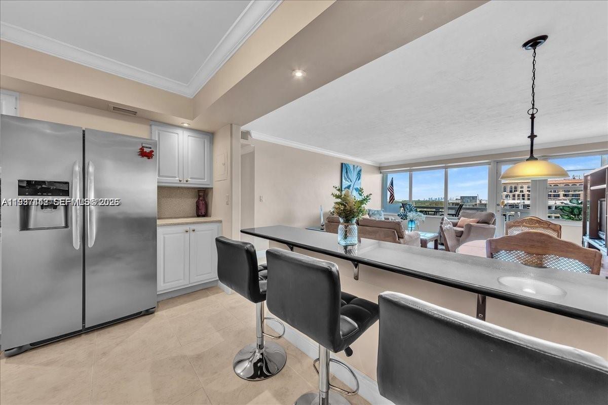 HOLLYWOOD TOWERS CONDO - Residential