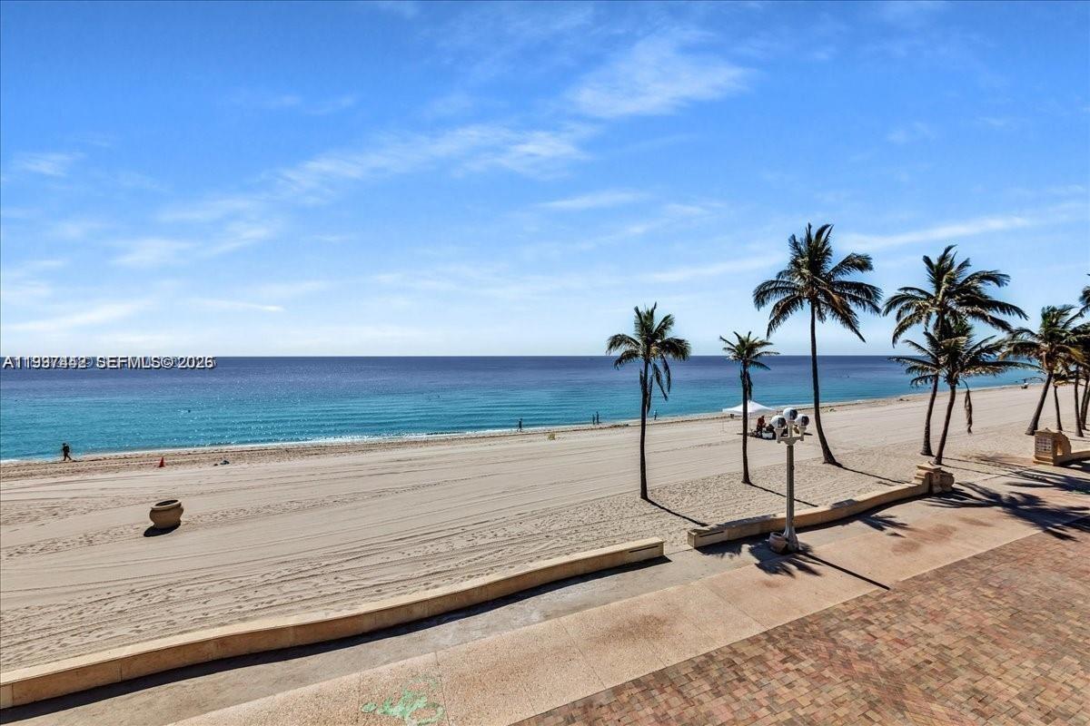 HOLLYWOOD TOWERS CONDO - Residential