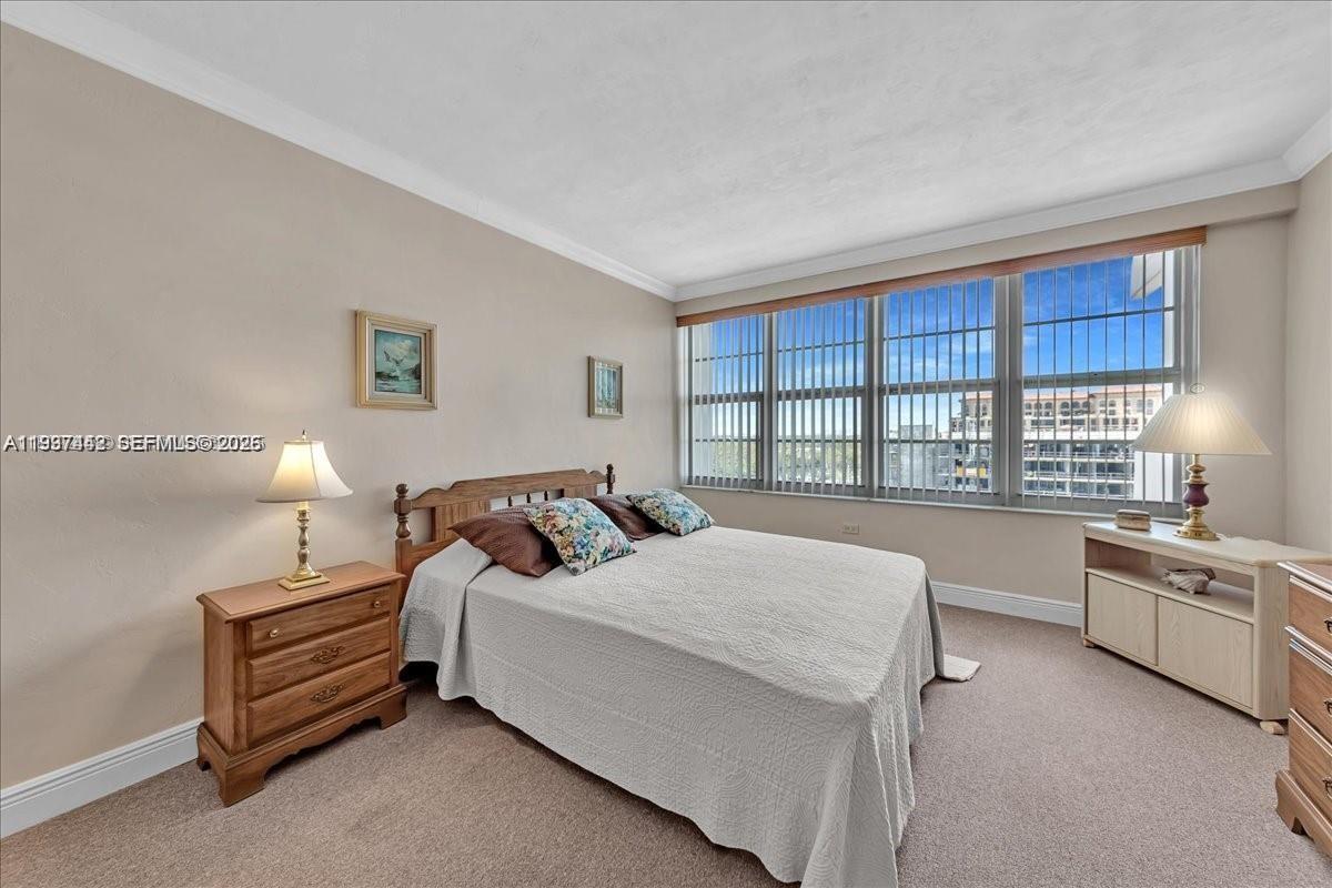 HOLLYWOOD TOWERS CONDO - Residential