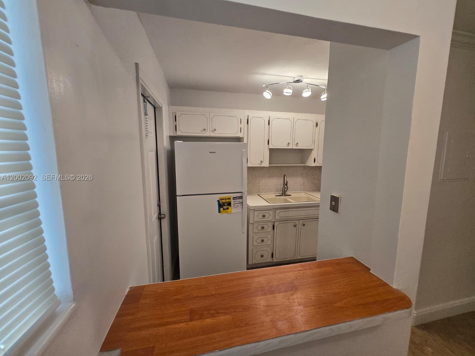 1515 CORAL TOWERS CONDO - Residential Lease