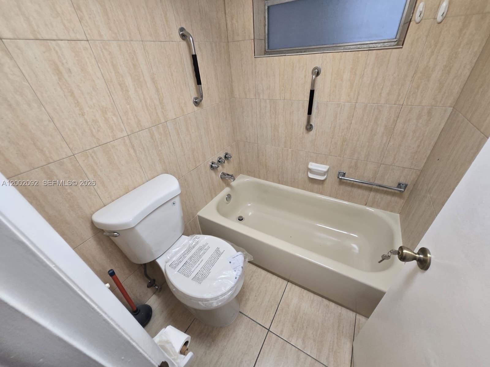 1515 CORAL TOWERS CONDO - Residential Lease