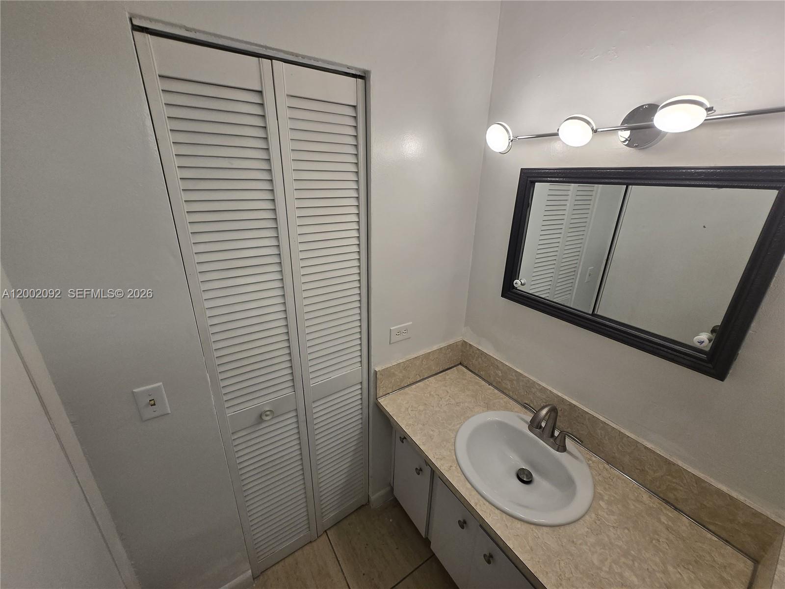 1515 CORAL TOWERS CONDO - Residential Lease