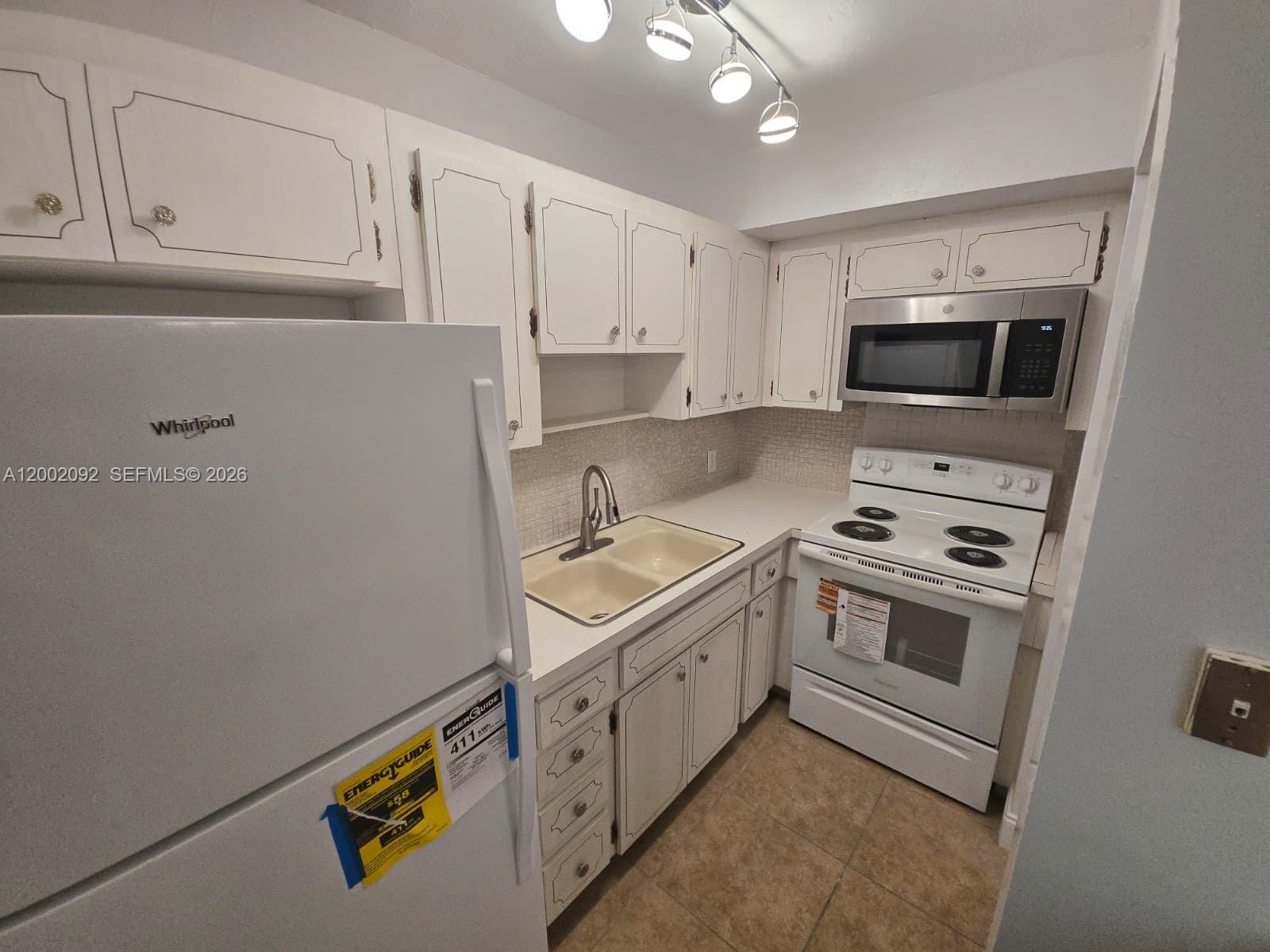 1515 CORAL TOWERS CONDO - Residential Lease