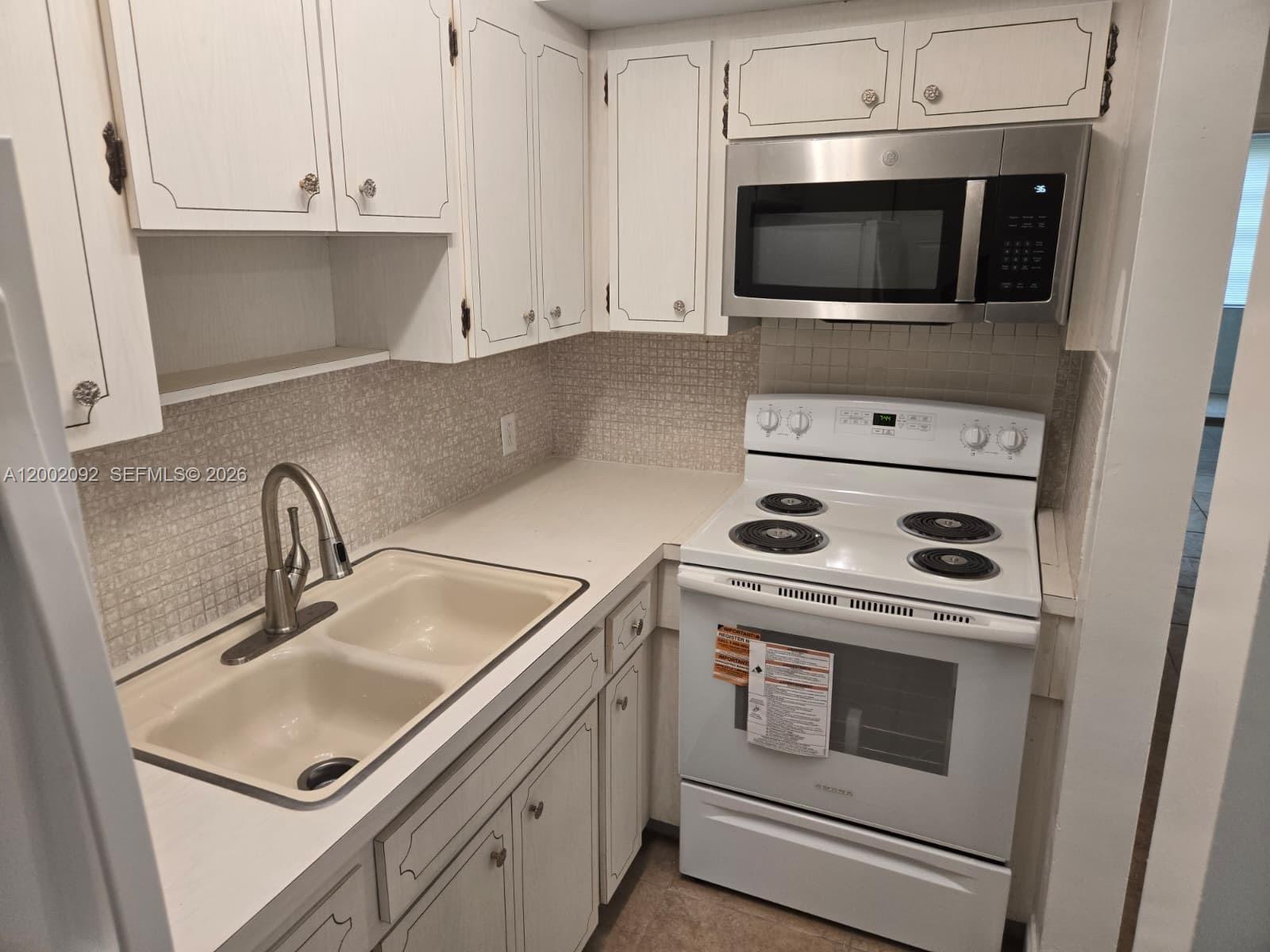 1515 CORAL TOWERS CONDO - Residential Lease