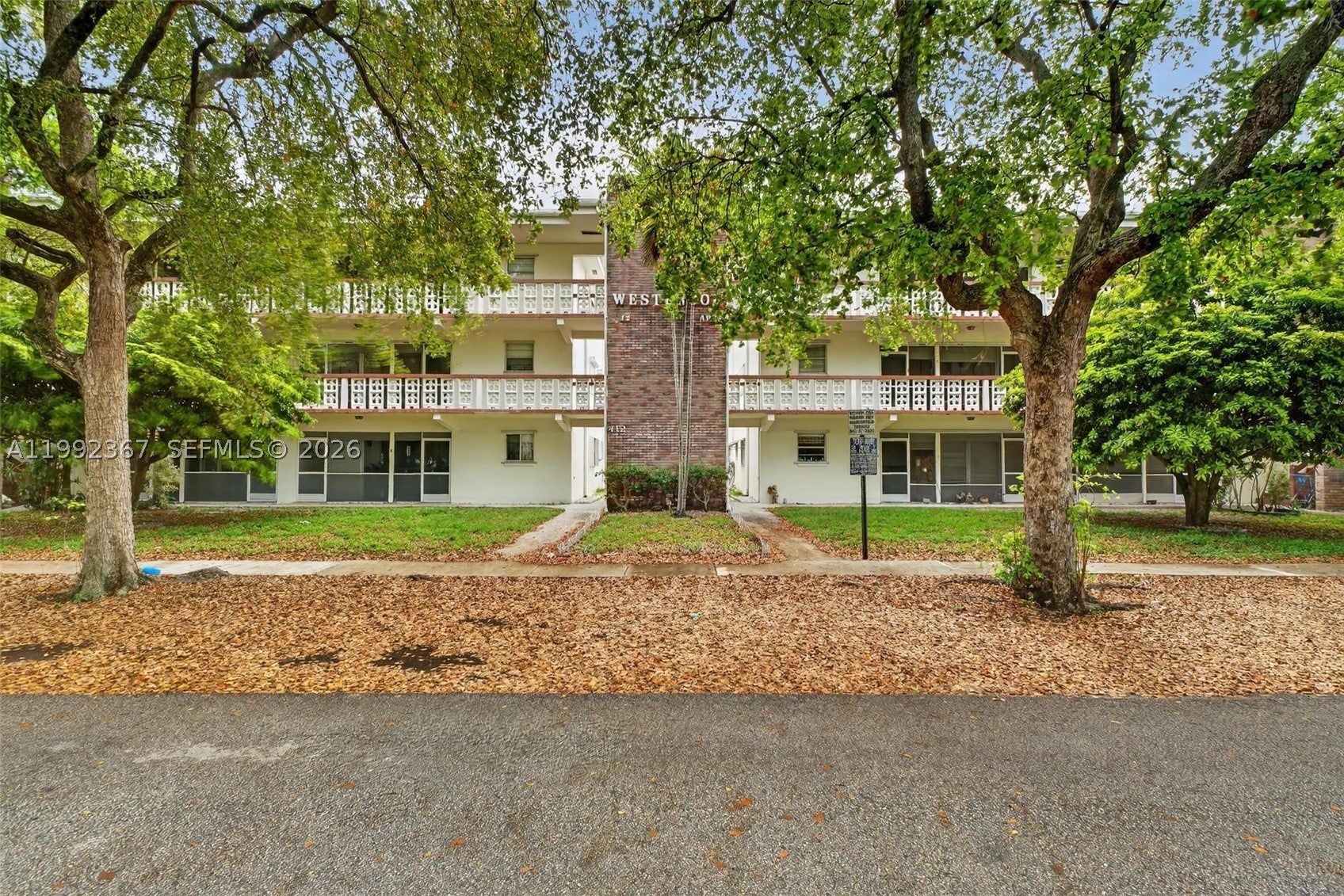 412 S Luna Ct
