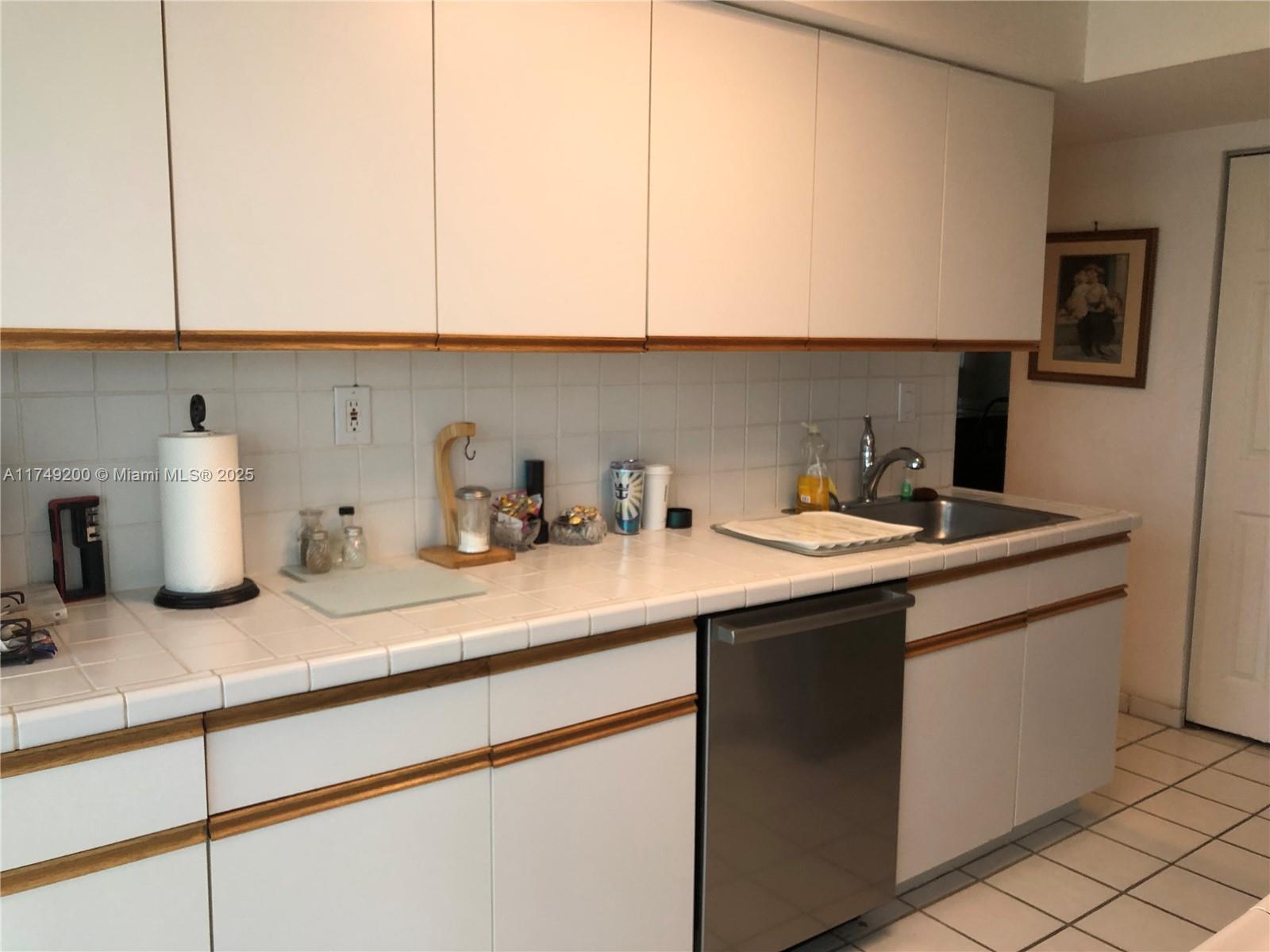 MYSTIC POINTE TOWER 400 - Residential