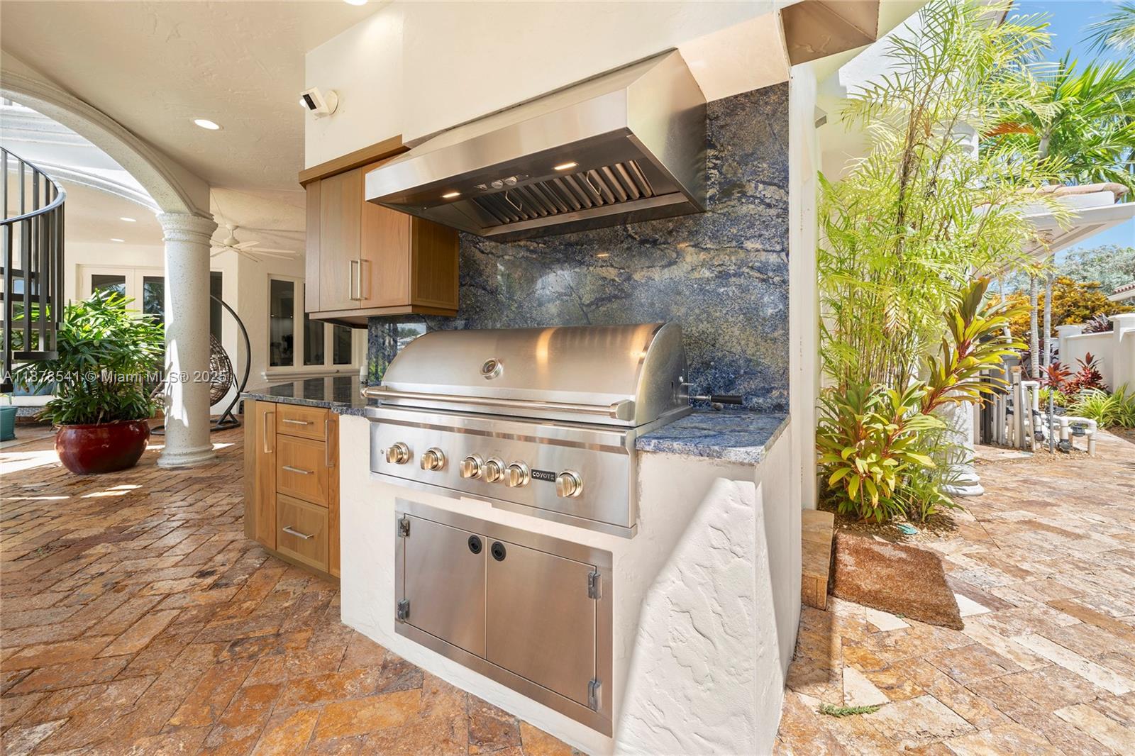 HILLSBORO HARBOR UNIT - Residential