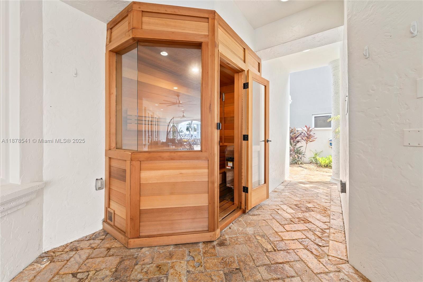 HILLSBORO HARBOR UNIT - Residential