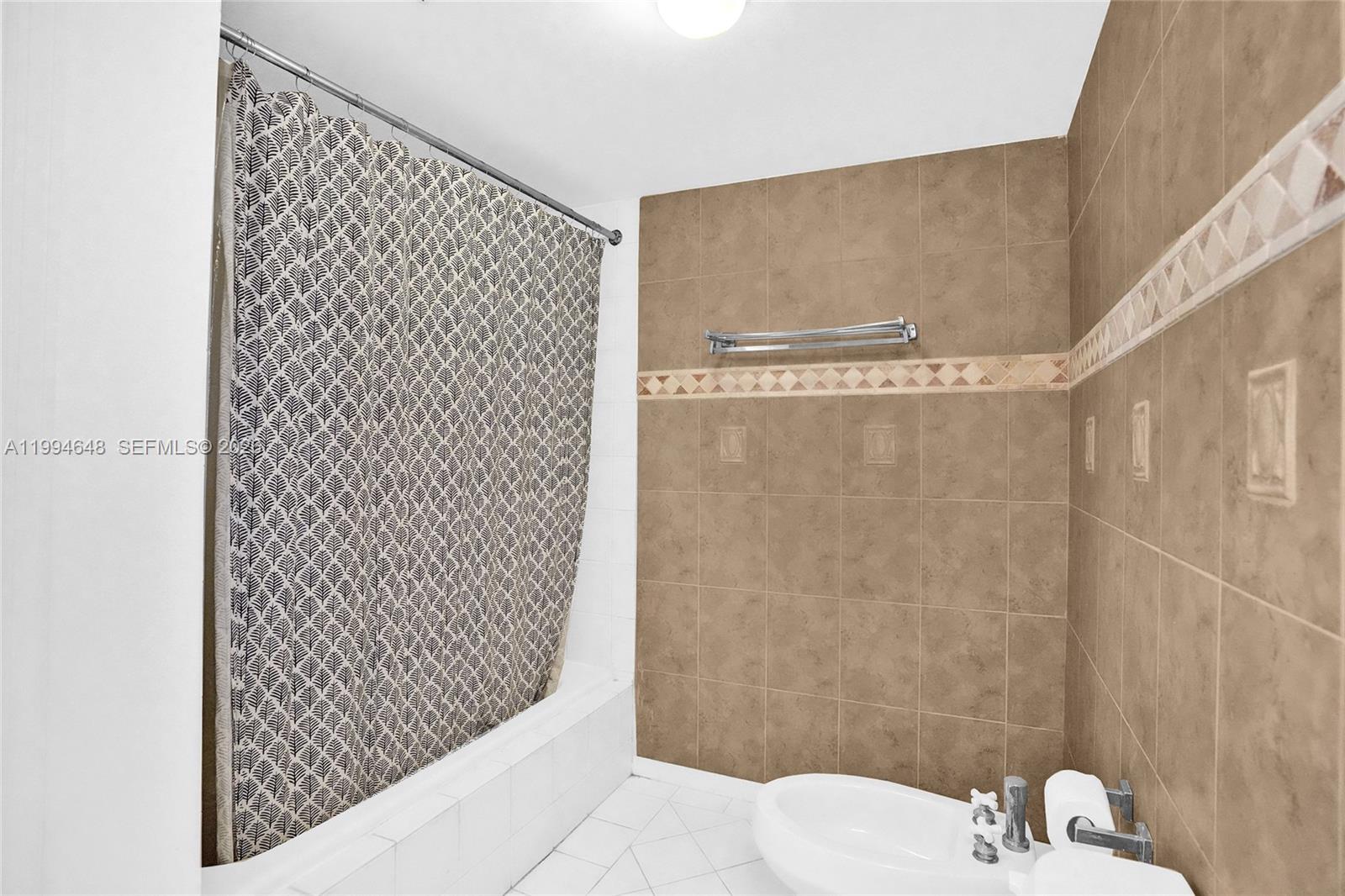 THE MUTINY CONDO - Residential