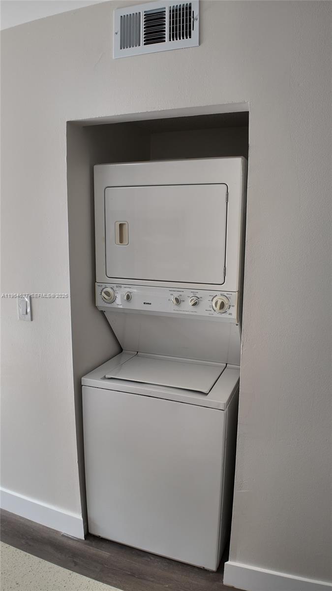 ALAMEDA TOWER 3 CONDO - Residential Lease