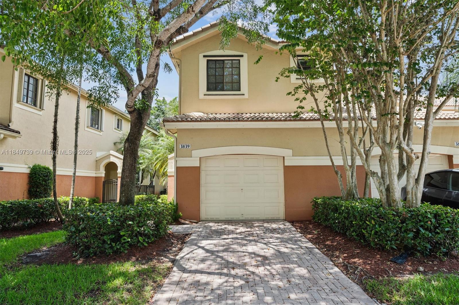 3839 Tree Top Dr, Weston, FL, 33332/$620,000 1 3839 Tree Top Dr