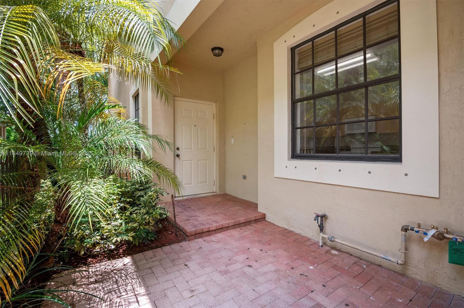 3839 Tree Top Dr, Weston, FL, 33332/$620,000 2 3839 Tree Top Dr