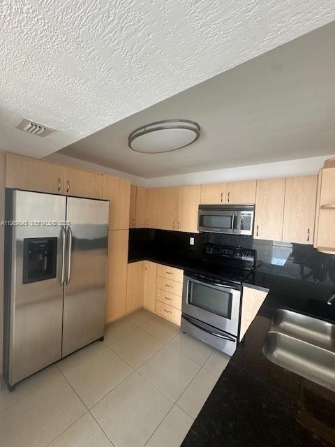 COMMODORE PLAZA CONDO - Residential