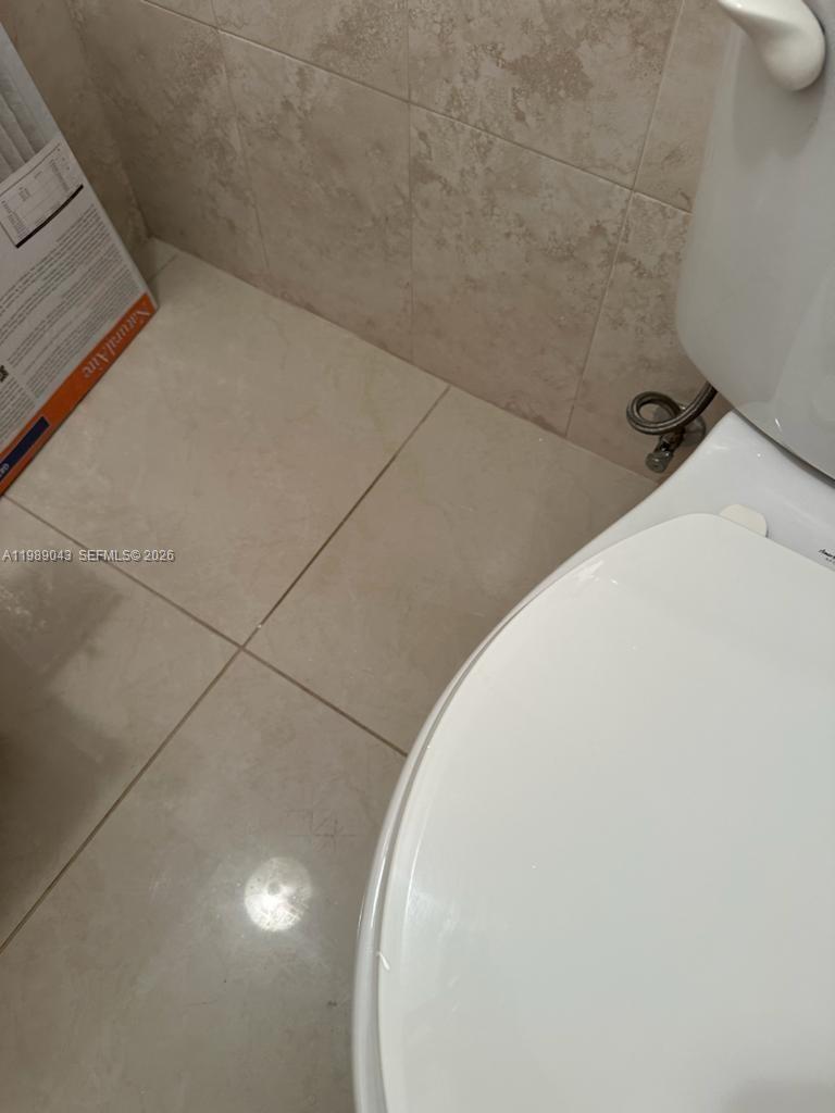 COMMODORE PLAZA CONDO - Residential