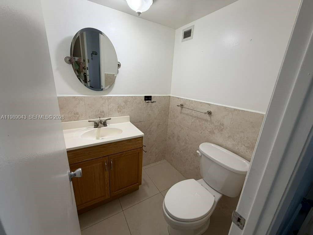 2750 NE 183rd St 1201