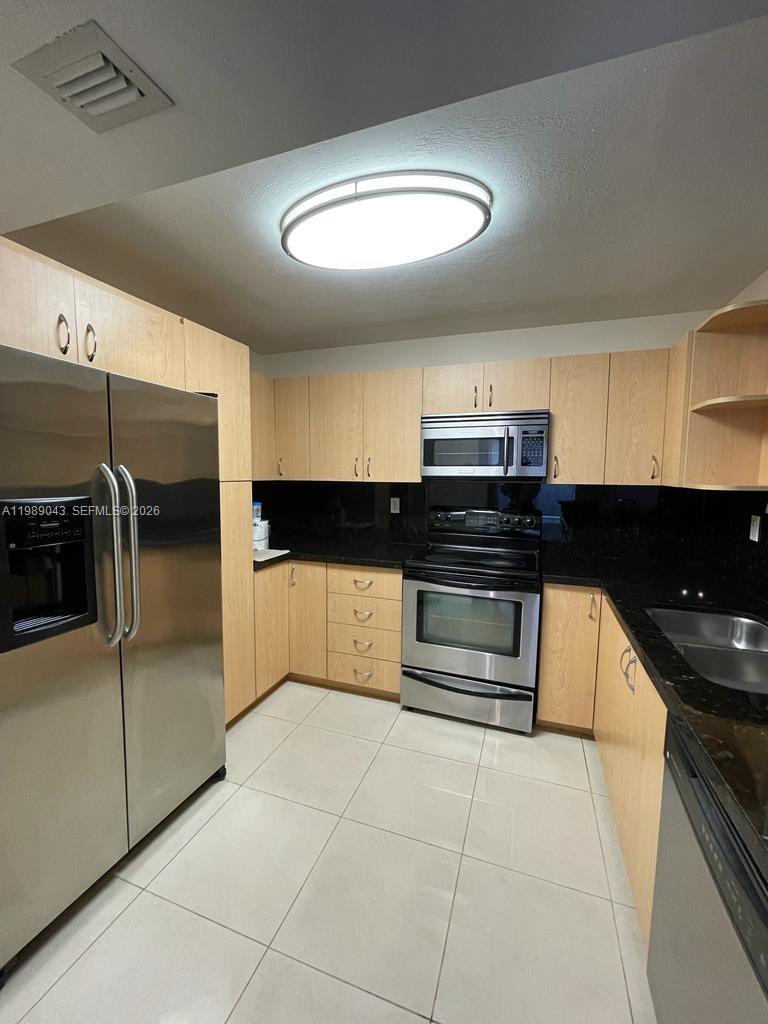 COMMODORE PLAZA CONDO - Residential