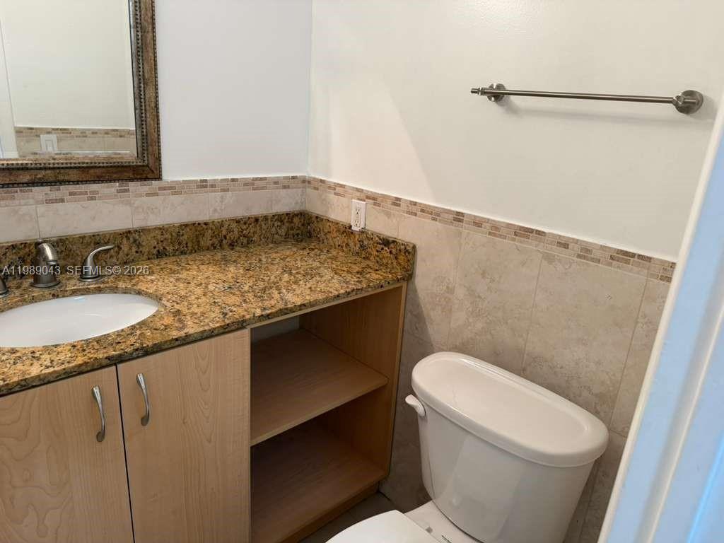 COMMODORE PLAZA CONDO - Residential