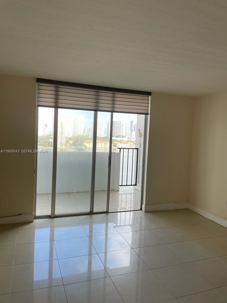 COMMODORE PLAZA CONDO - Residential