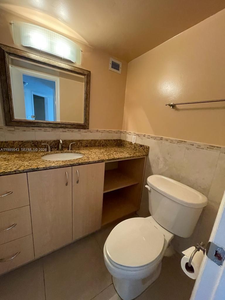 COMMODORE PLAZA CONDO - Residential