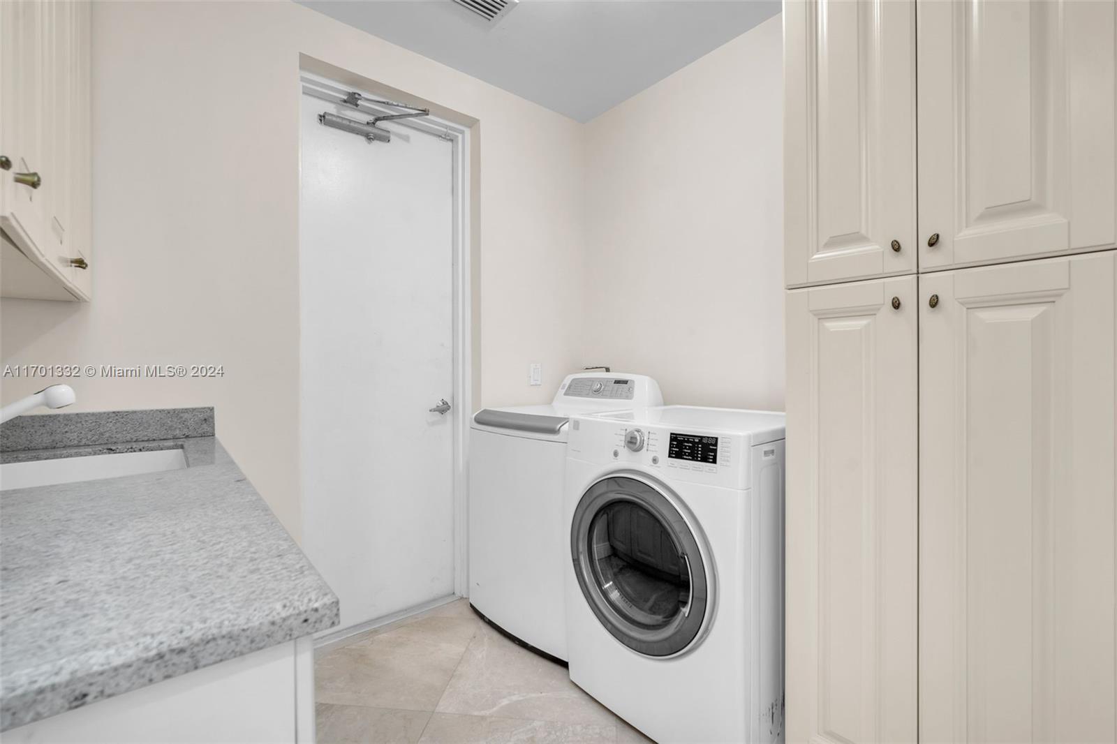 SUNRISE OCEAN CLUB CONDO - Residential Lease