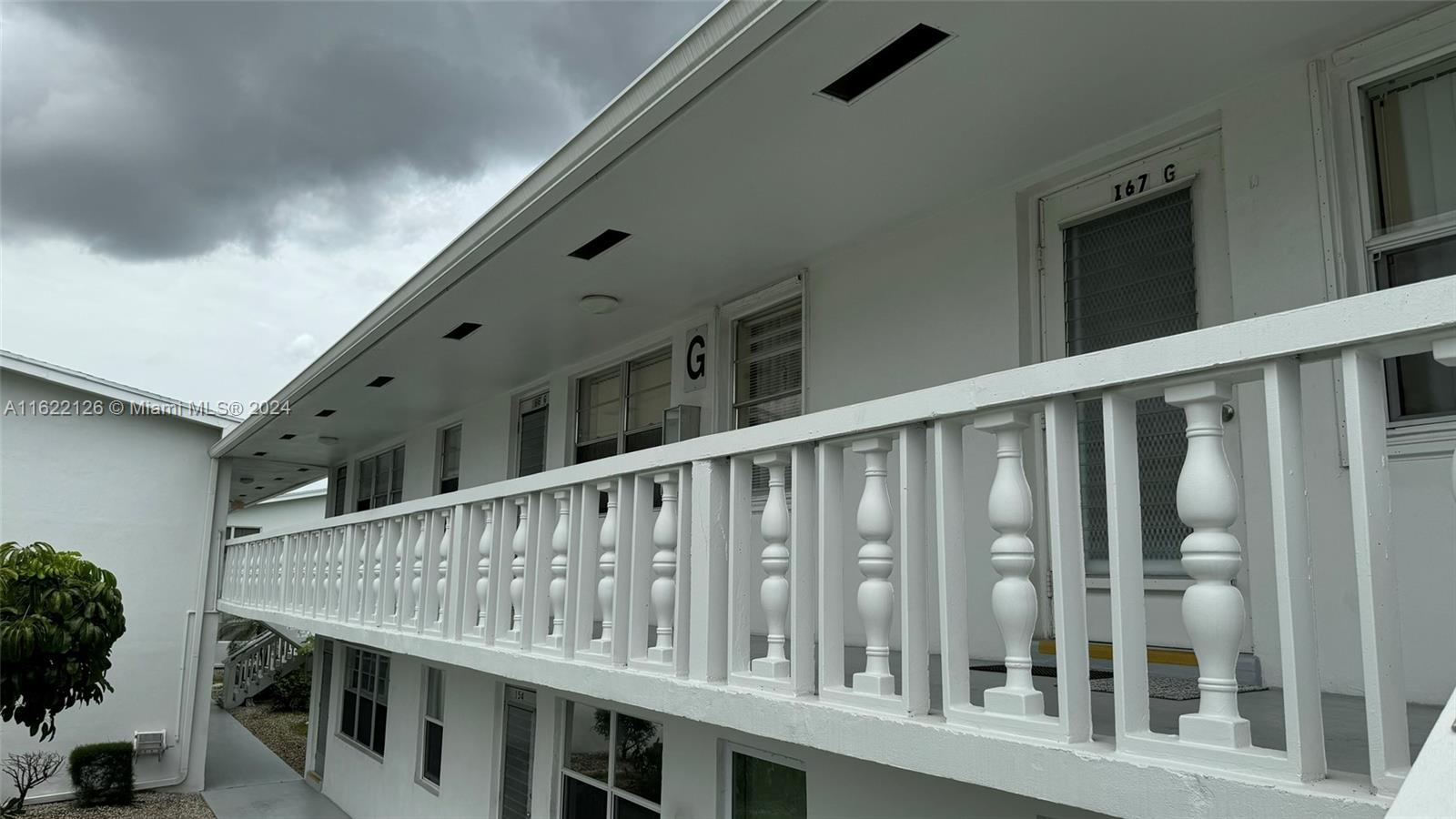 Ideal unit for investors! Georgeous renovated and spacious condo in this amazing 55+ community. 1 bedroom 1 bathroom in great condition. Natural light. Ceramic floor. Tons of space in built-in closets. This unit is located near the clubhouse and community ammenites: pool, fitness center, card rooms. Century Village community also offers teenis courts, theater with fre weekly movies, 24-hour security and shuttle service.
Unit has a tenant in place until January14th, 2026 for $1200 montly.
Motivated seller!