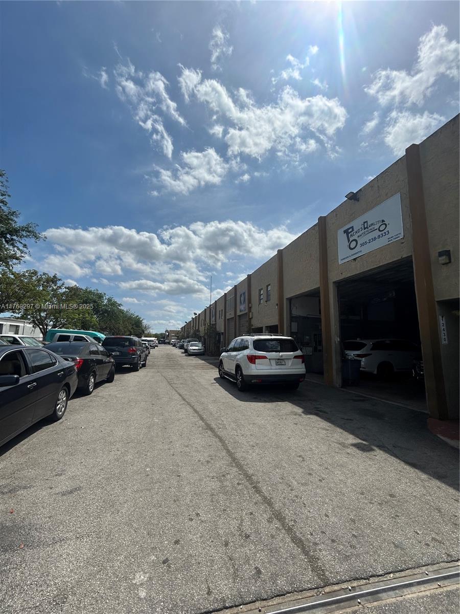 **Rare Opportunity: Industrial Condo Warehouse for possible auto related services in Kendall!** This is a rare and exceptional opportunity to own a prime industrial condo warehouse(s) in the highly sought-after Kendall area, near the Turnpike. The property offers a versatile space that is perfect for businesses in need of warehouse storage, industrial workspaces, or automotive-related services.
Total of (4) units for sale with combined space of 7,396 sq ft - see other MLS for 12436, 12438 and 12440 - High ceilings, large open space, and customizable areas - Excellent location in Kendall, near the Turnpike, providing easy access to major roads - Perfect for auto body shop, warehouse storage, or industrial use - Tremendous potential for growth and expansion